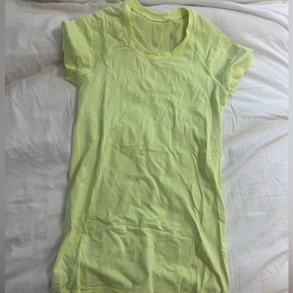 Lululemon Swiftly Tech T shirt size 4 neon yellow